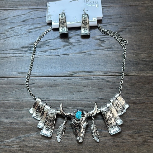 By The Bay NY Necklace/Earring Set,bull head, silver tone,faux turquoise stones - Picture 3 of 9